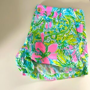 Gently worn Lilly Pulitzer Walsh sz 8, 3” inseam